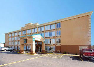 Quality & I-65 Hotel